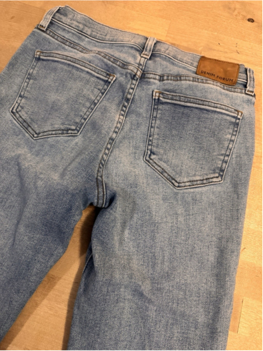 Aritzia Denim Forum The Donna mid Rise Flare Jeans Light Wash Size 30L Sz 29 - Picture 9 of 15